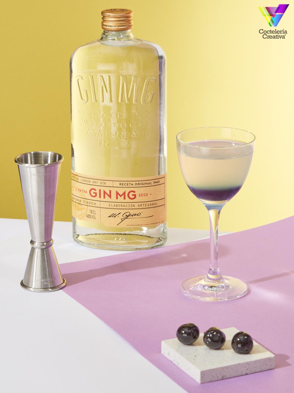 imagen cóctel Aviation con botella Gin MG