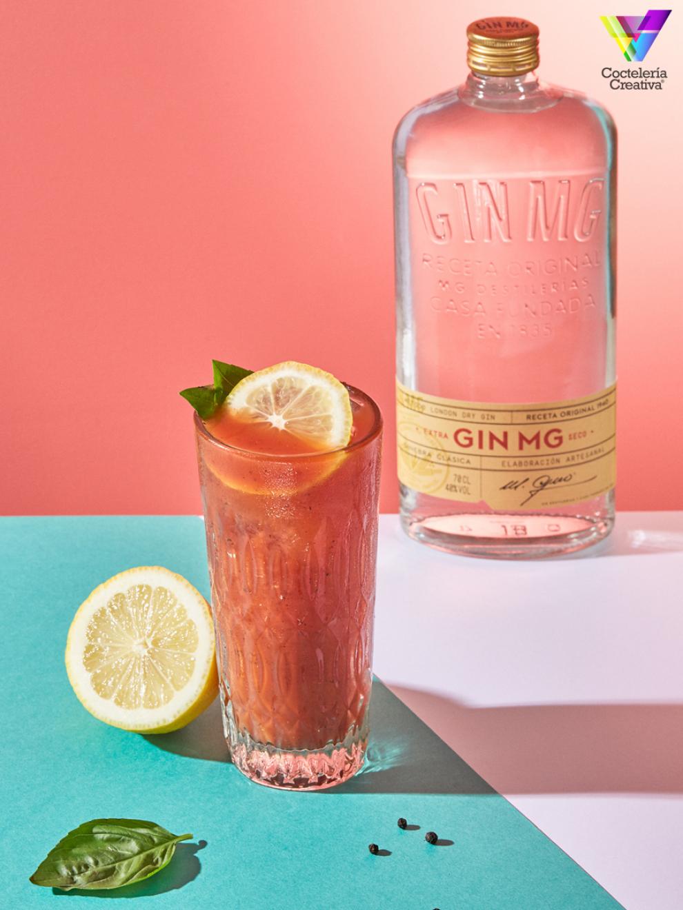 Red Snapper Gin MG imagen cóctel con botella Red Snapper Gin MG