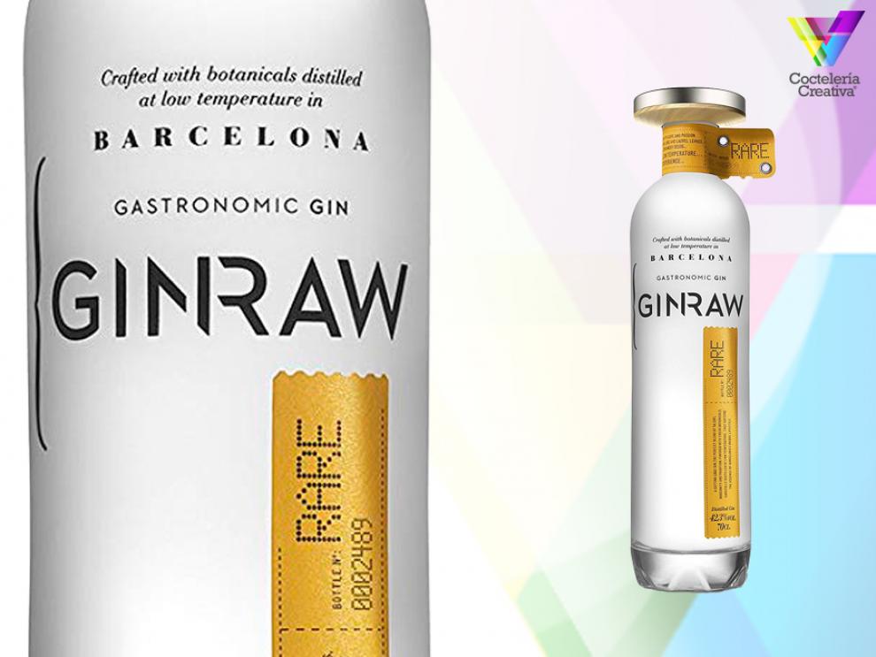 imagen de botella de ginraw la ginebra gastronómica con detalle de la etiqueta