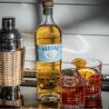 imagen cóctel Brenne Lafayette con botella de Brenne