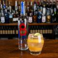 imagen cóctel Paloma con botella Tequila Ocho Blanco