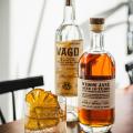 imagen cóctel Xiclali con botellas de Mezcal Vago y Widow Jane Whiskey